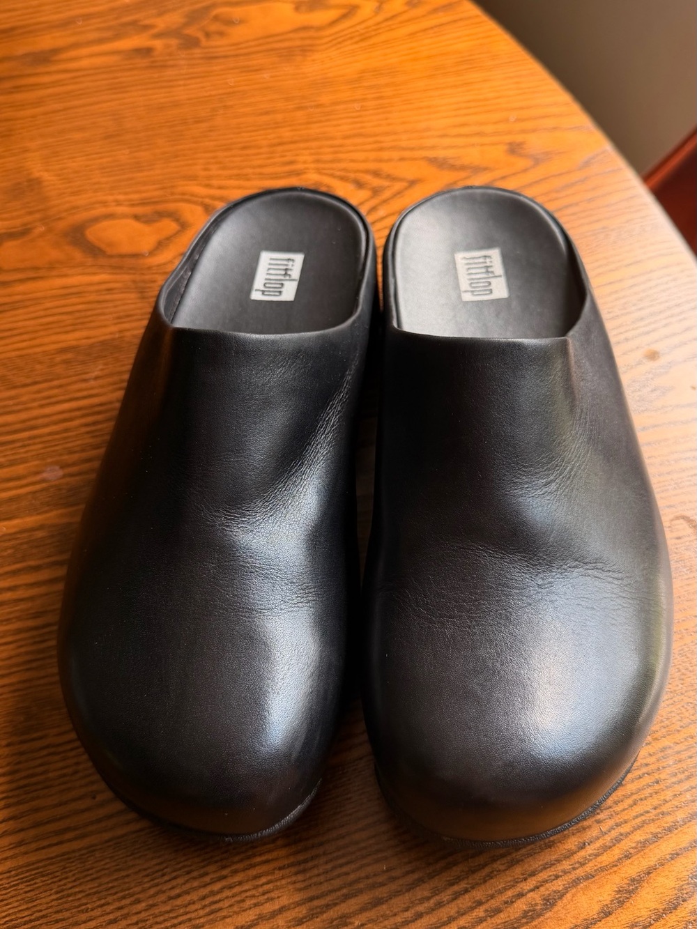 Fitflop Women’s Black Leather Slip-On Clogs